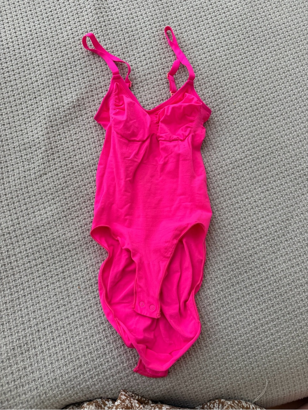 Skims Sculpting Bodysuit - Florescent Pink
